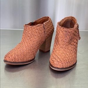 Sundance Shalimar woven shoes. New in box.